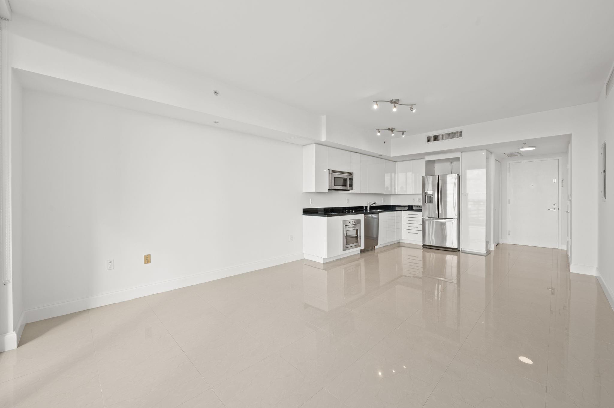 92 SW 3rd #1807, Miami FL 33130