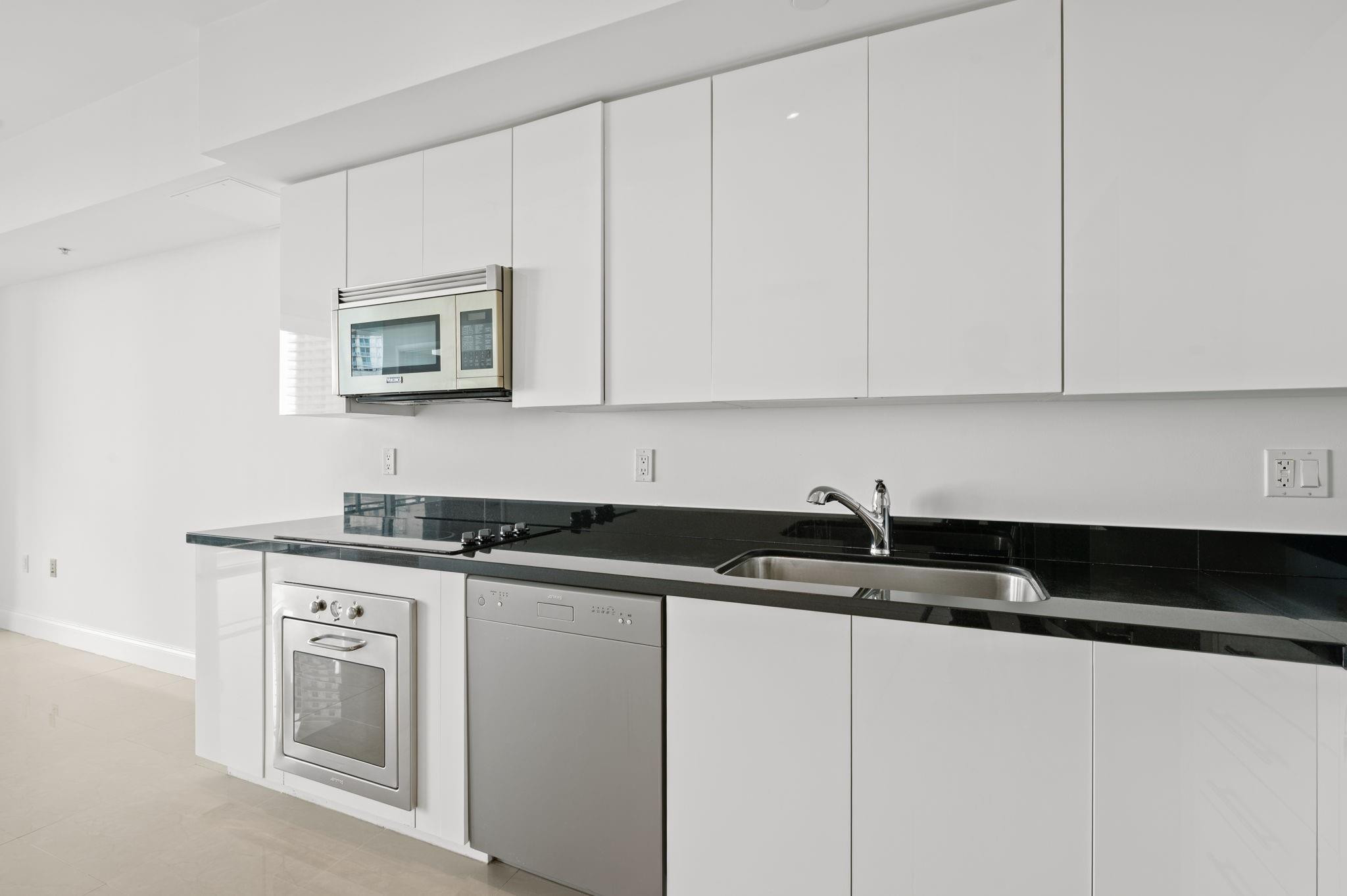 92 SW 3rd #1807, Miami FL 33130