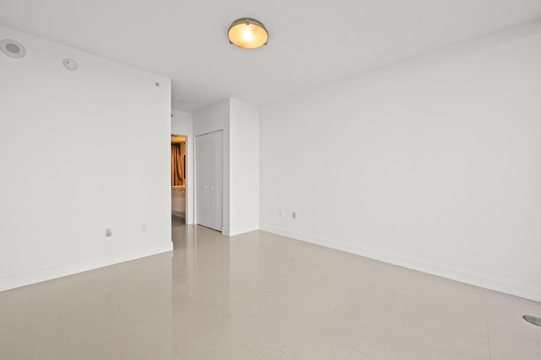 92 SW 3rd #1807, Miami FL 33130