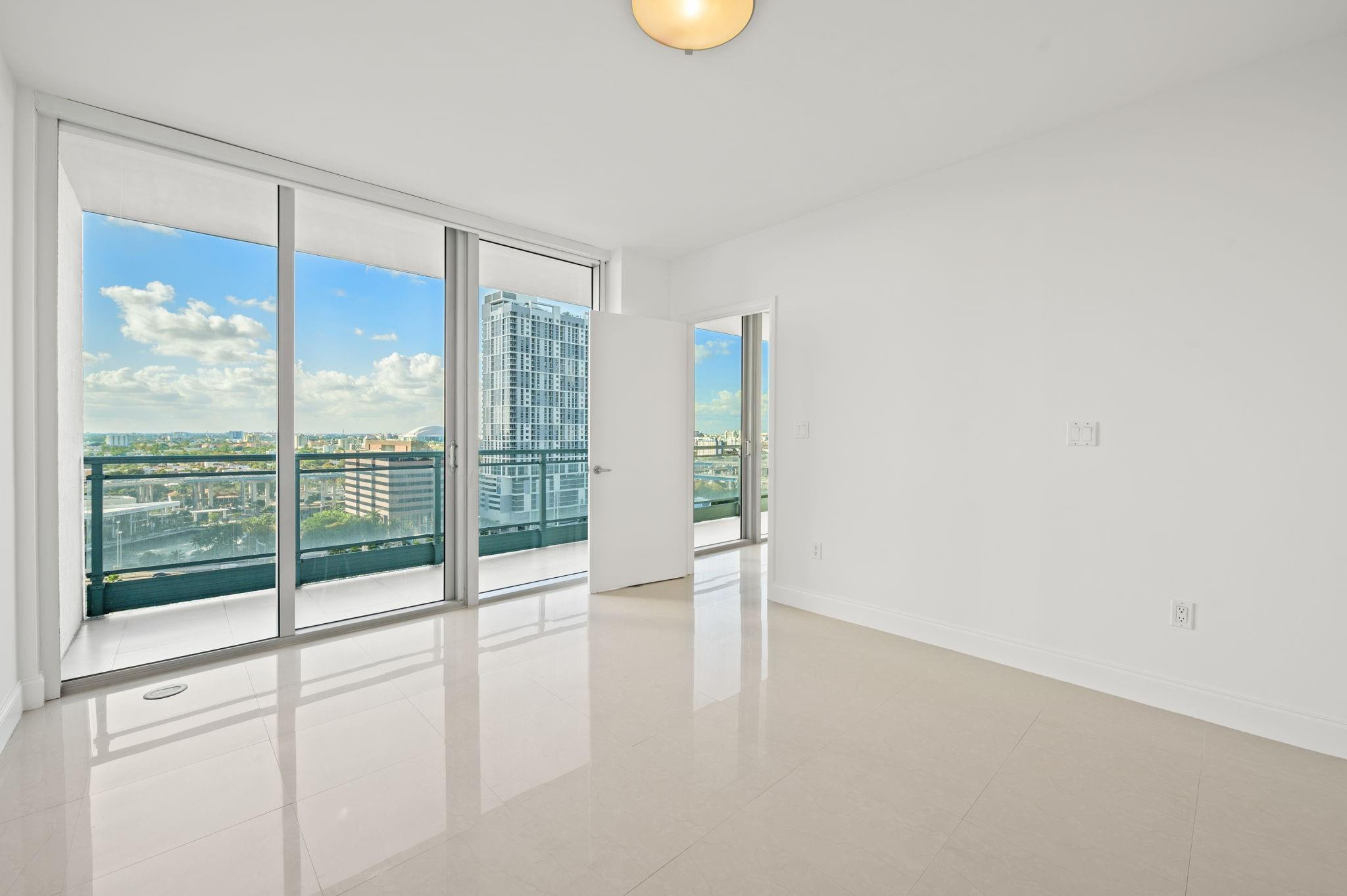 92 SW 3rd #1807, Miami FL 33130