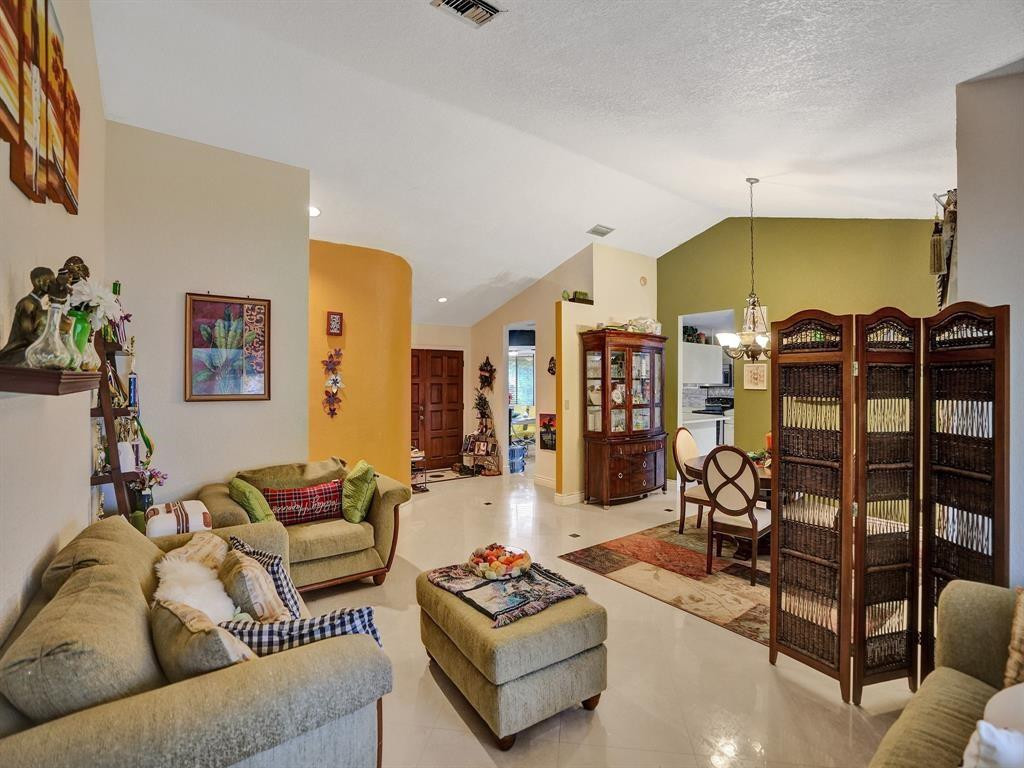 7380 NW 39th, Lauderhill FL 33319