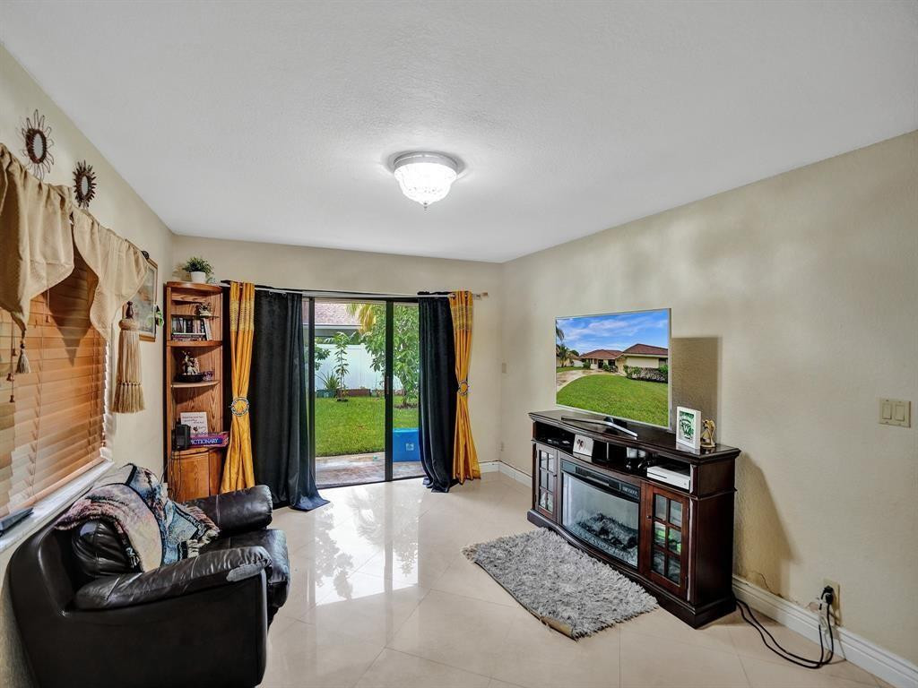 7380 NW 39th, Lauderhill FL 33319