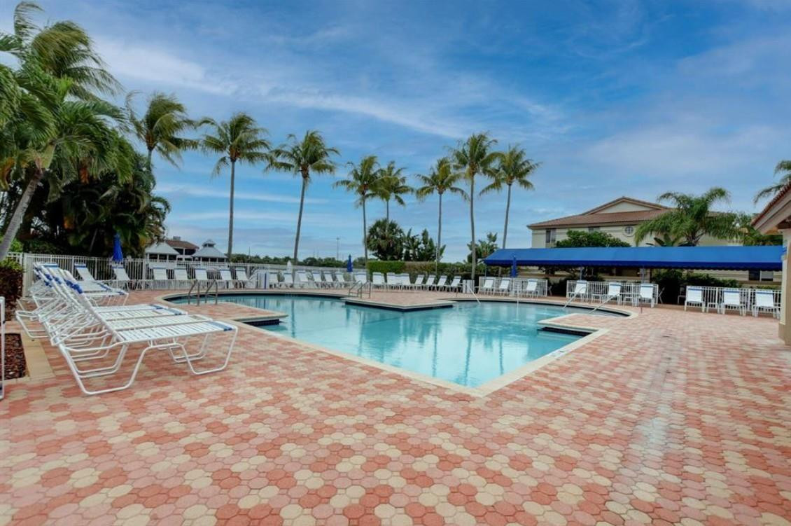 6688 Via Regina, Boca Raton FL 33433
