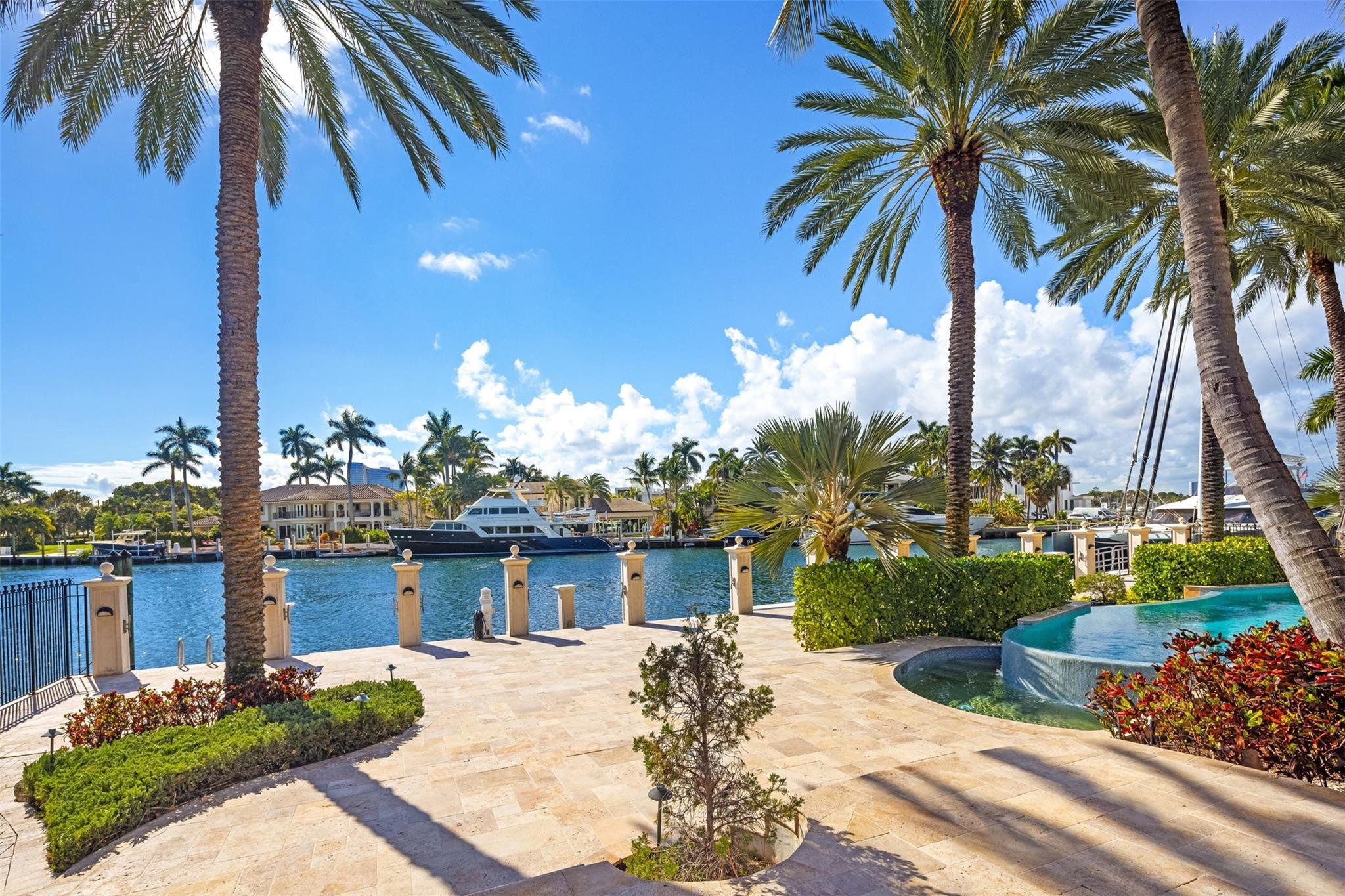 2430 Del Lago, Fort Lauderdale FL 33316