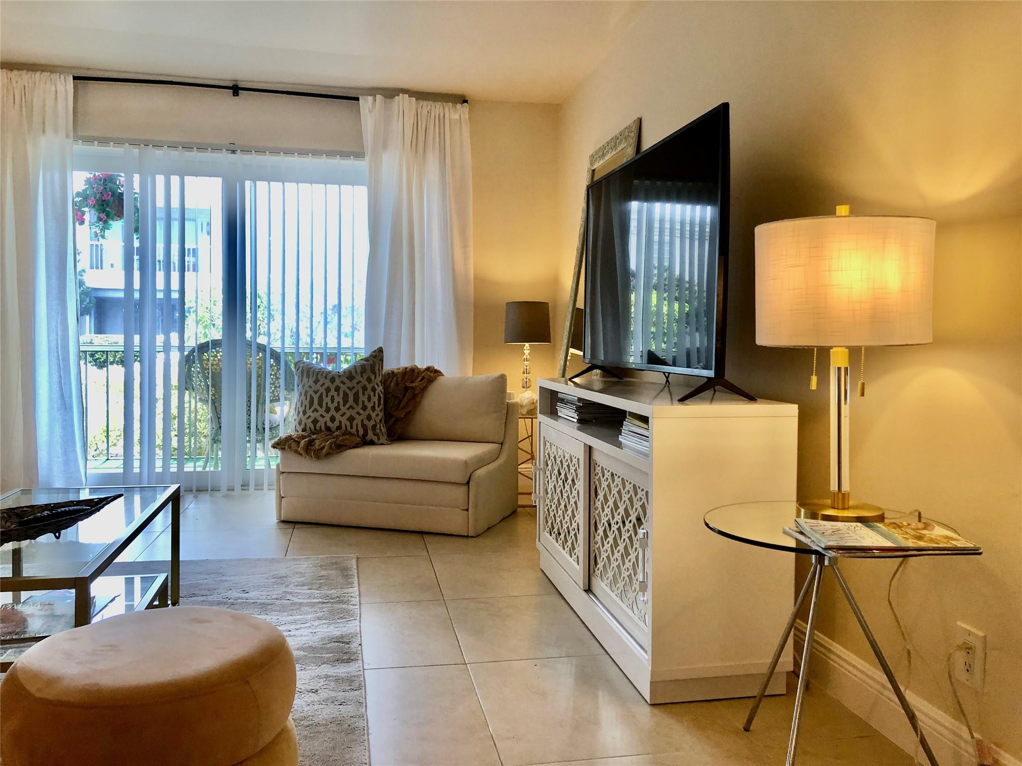 6407 Bay Club #Apt 1, Fort Lauderdale FL 33308