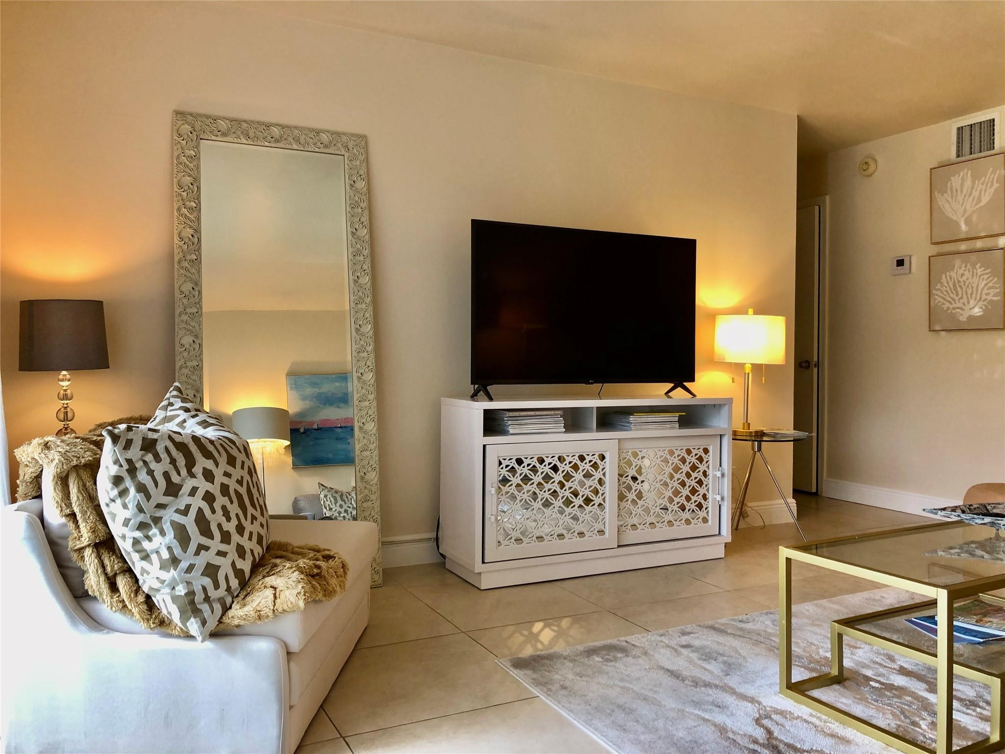 6407 Bay Club #Apt 1, Fort Lauderdale FL 33308