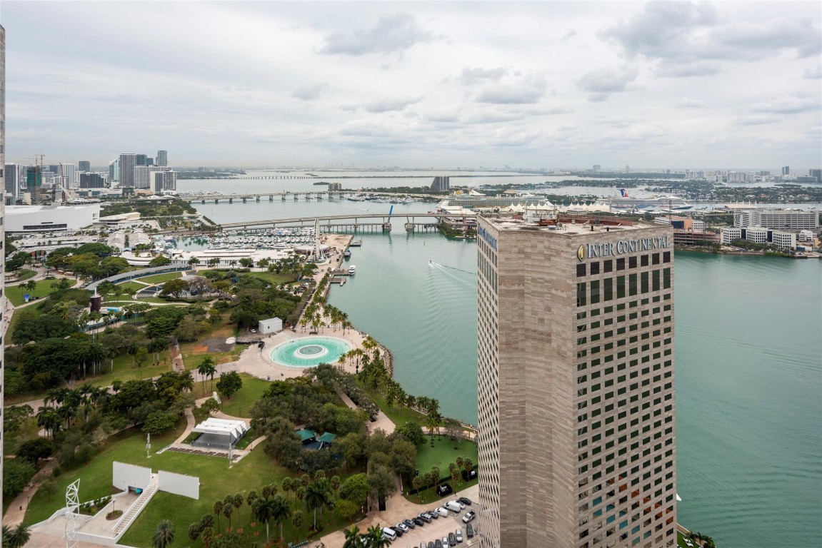 325 S Biscayne #LPH16, Miami FL 33131