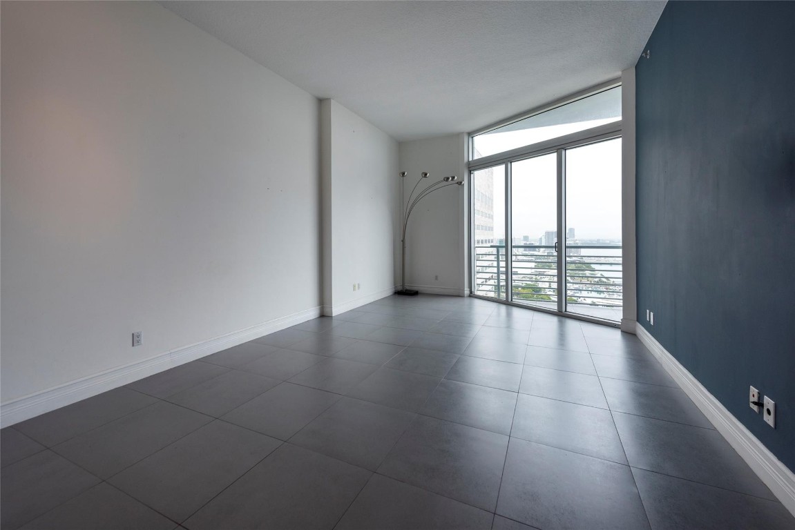 325 S Biscayne #LPH16, Miami FL 33131