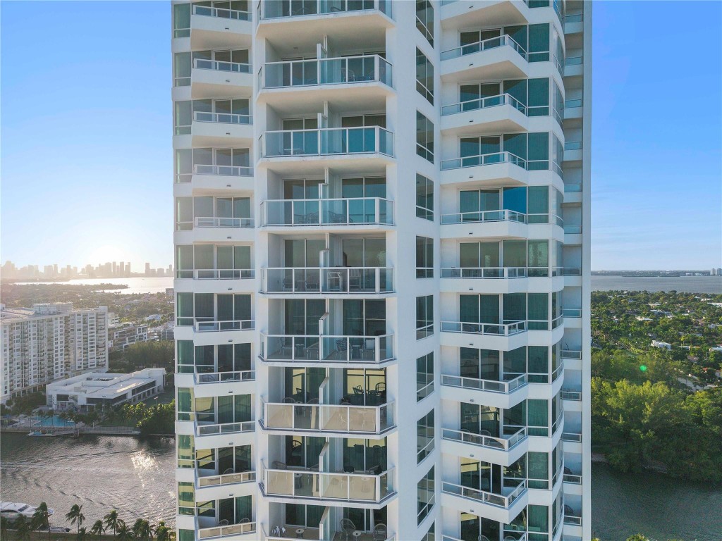 4401 Collins #2701, Miami Beach FL 33140