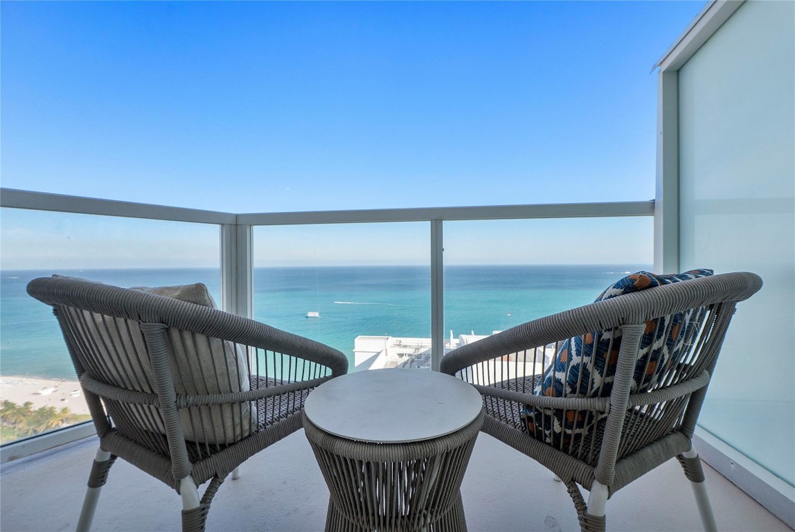 4401 Collins #2701, Miami Beach FL 33140