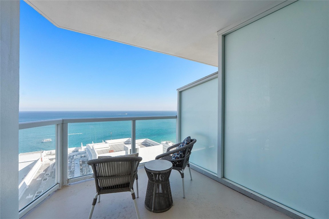 4401 Collins #2701, Miami Beach FL 33140