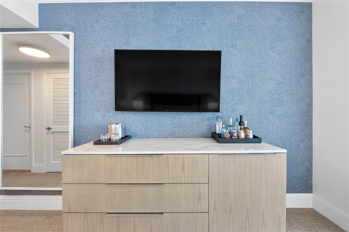 4401 Collins #2701, Miami Beach FL 33140