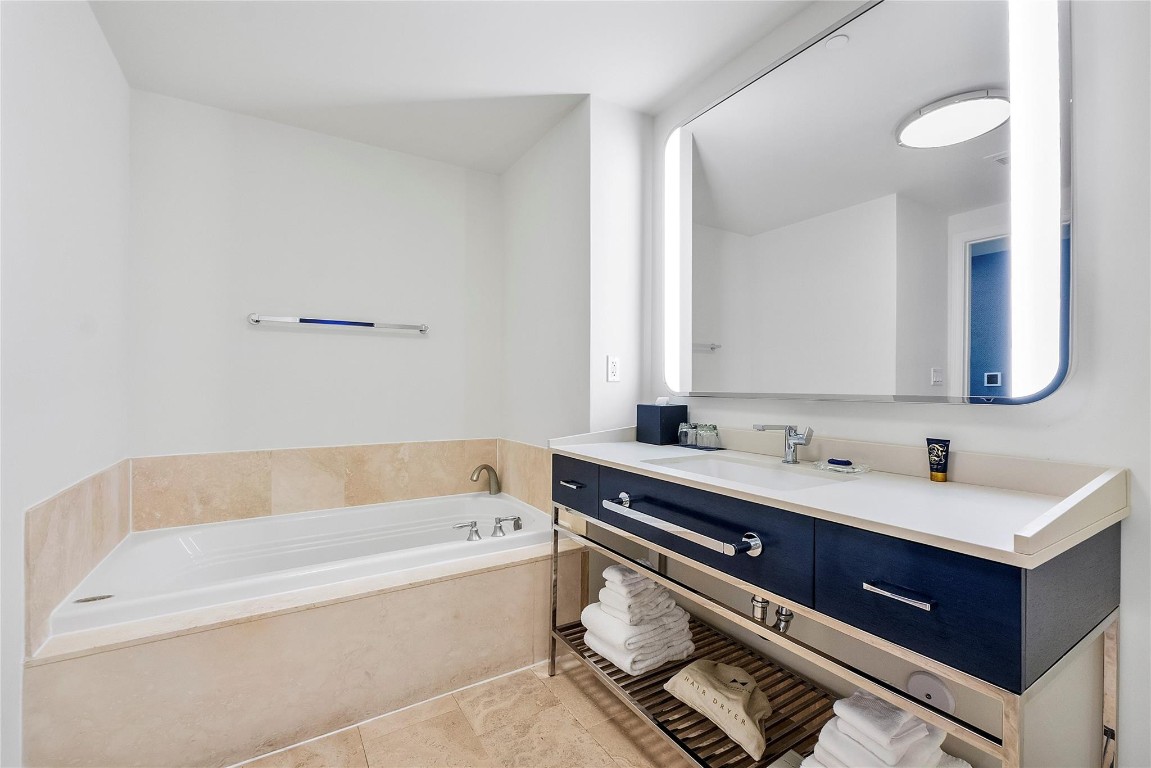 4401 Collins #2701, Miami Beach FL 33140