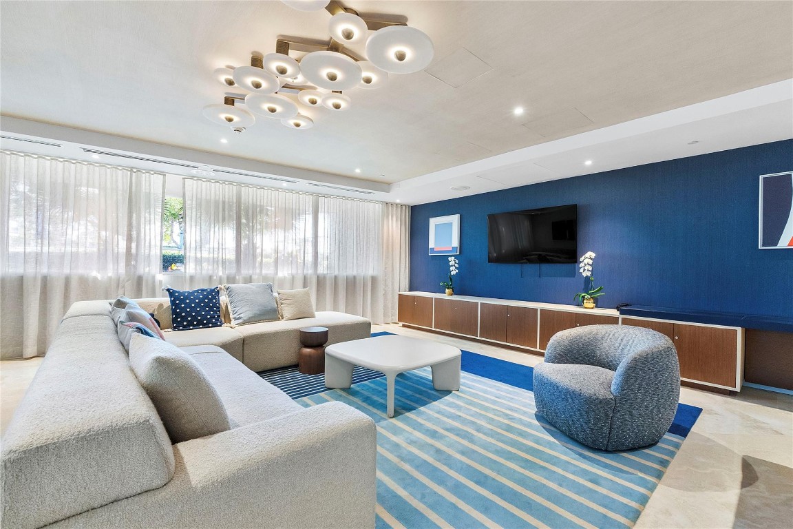 4401 Collins #2701, Miami Beach FL 33140