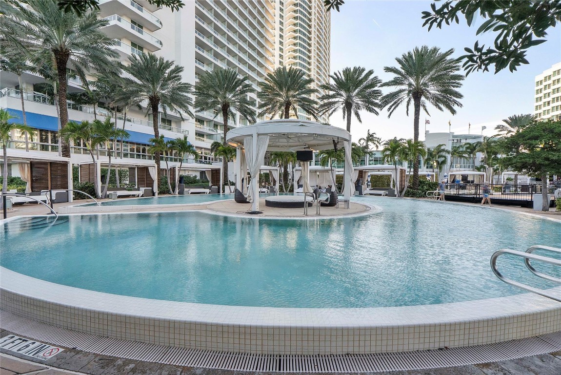 4401 Collins #2701, Miami Beach FL 33140