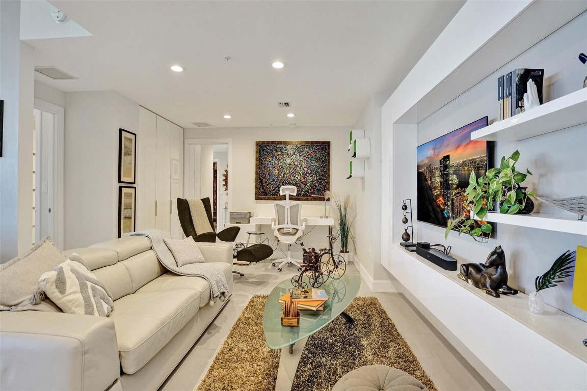 1180 N Federal #804, Fort Lauderdale FL 33304