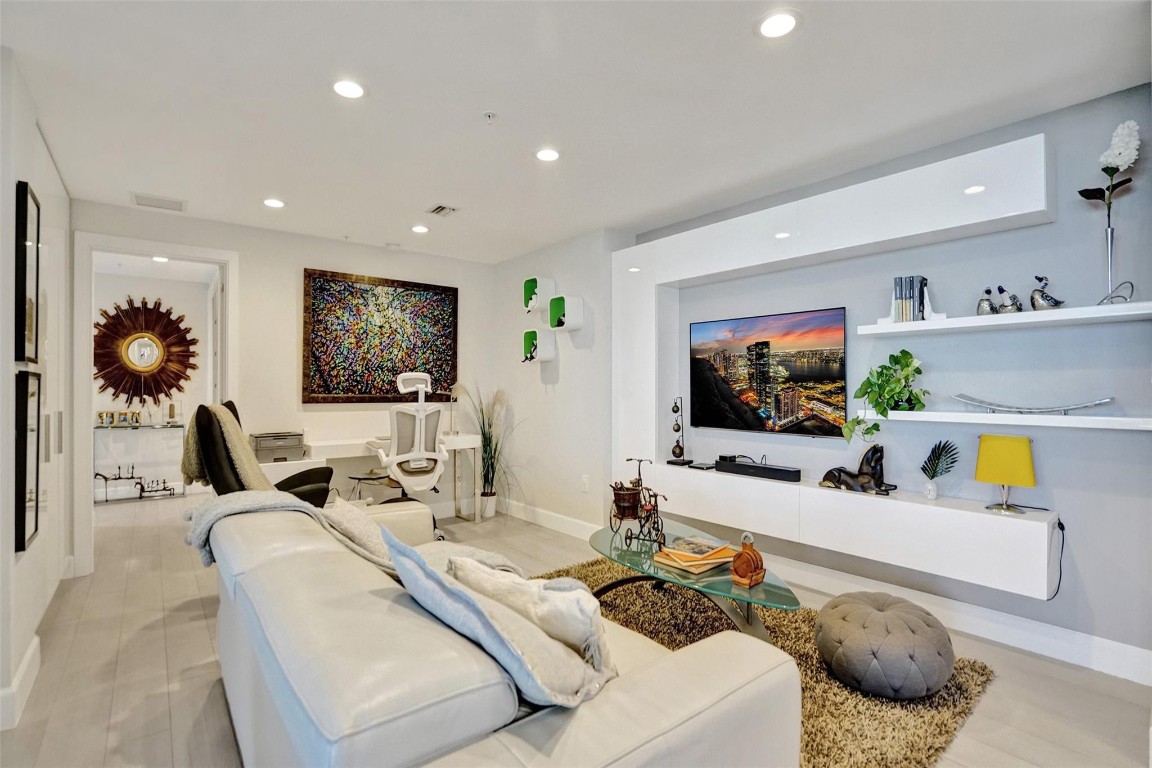 1180 N Federal #804, Fort Lauderdale FL 33304