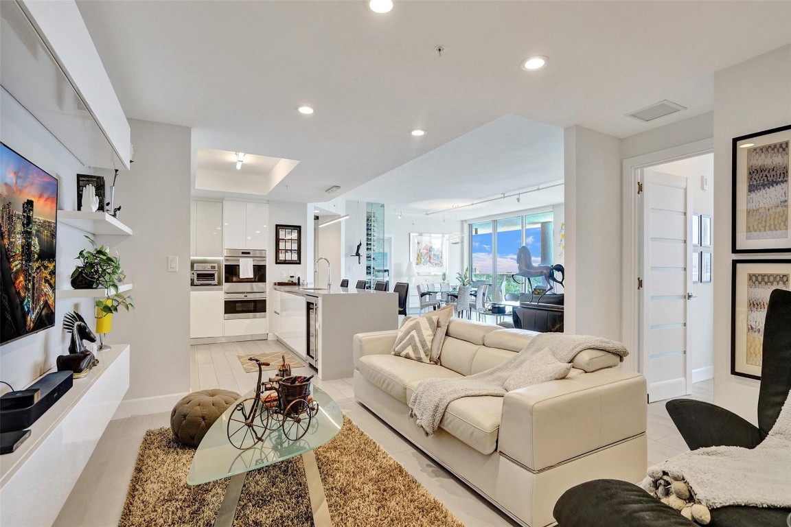 1180 N Federal #804, Fort Lauderdale FL 33304