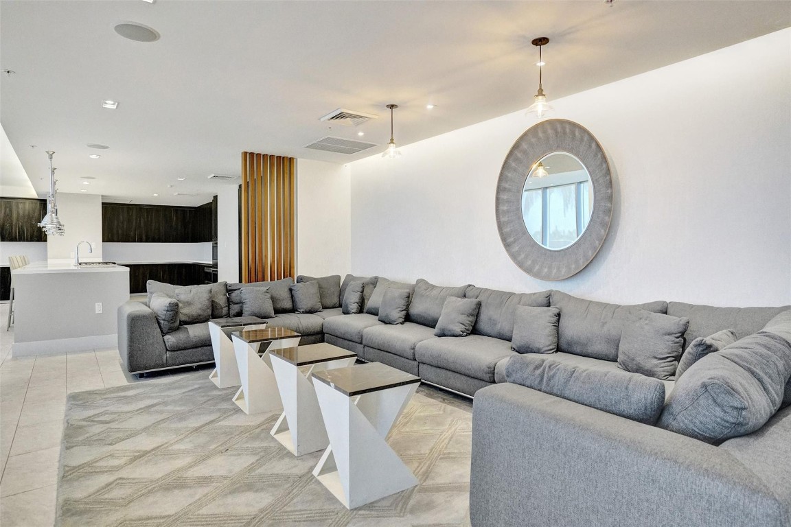 1180 N Federal #804, Fort Lauderdale FL 33304