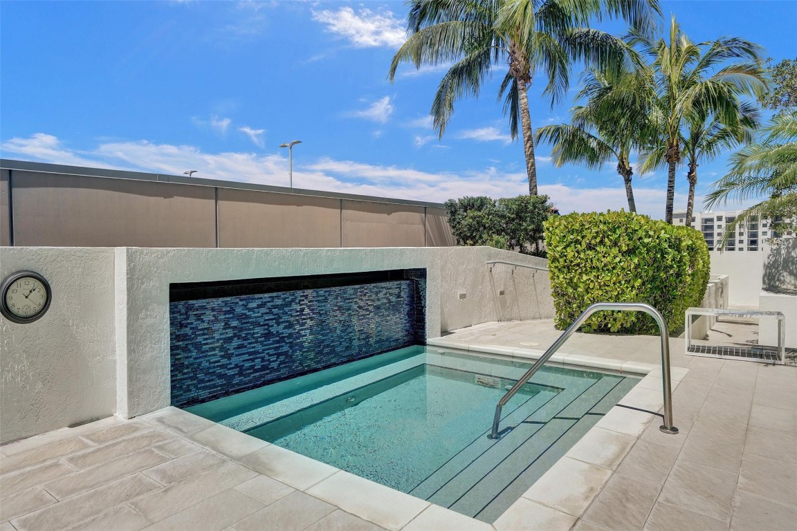 1180 N Federal #804, Fort Lauderdale FL 33304