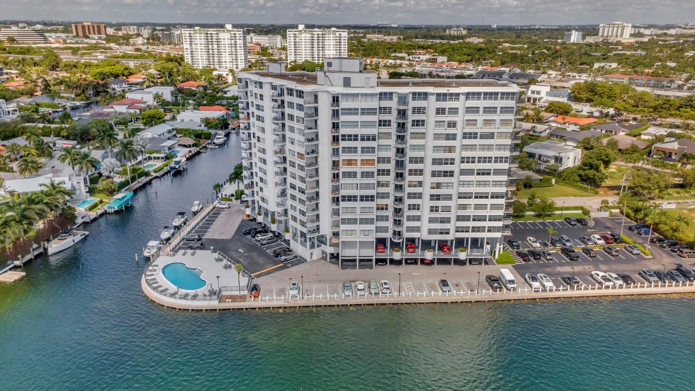 11930 N Bayshore #404, North Miami FL 33181