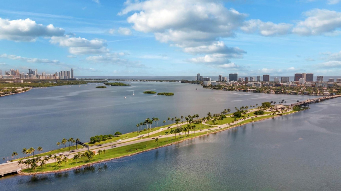 11930 N Bayshore #404, North Miami FL 33181