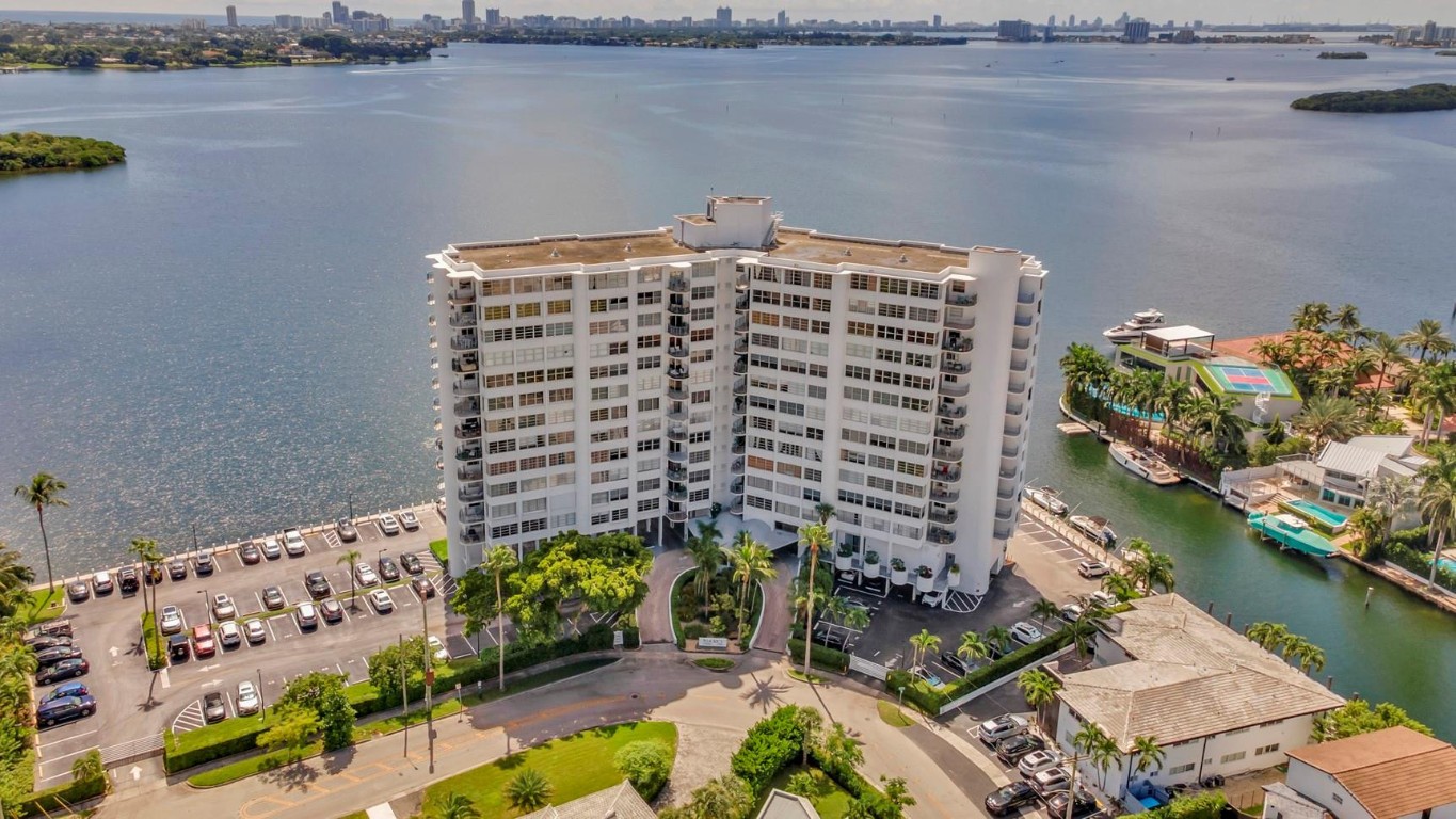 11930 N Bayshore #404, North Miami FL 33181