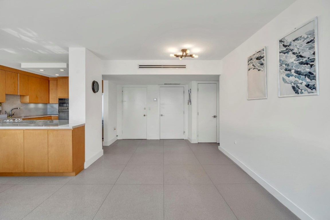 11930 N Bayshore #404, North Miami FL 33181