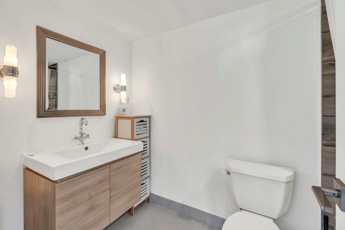 11930 N Bayshore #404, North Miami FL 33181