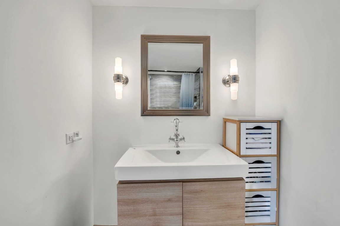 11930 N Bayshore #404, North Miami FL 33181
