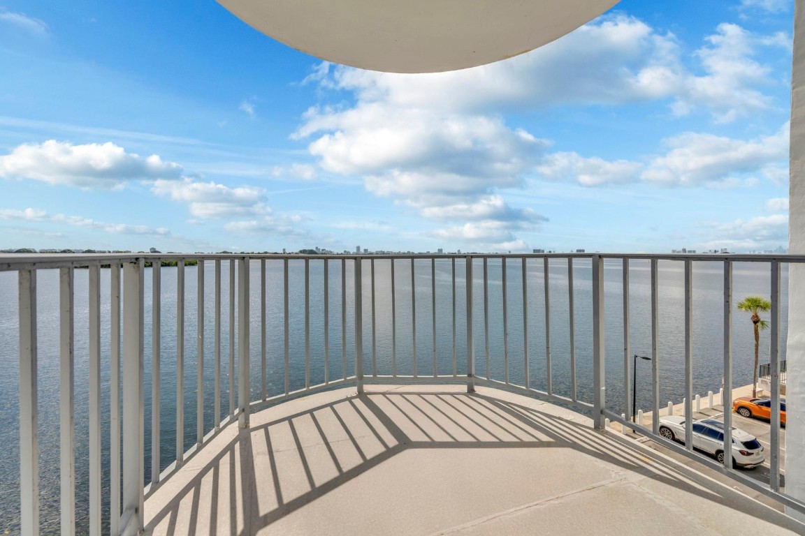 11930 N Bayshore #404, North Miami FL 33181
