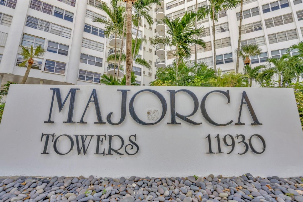 11930 N Bayshore #404, North Miami FL 33181