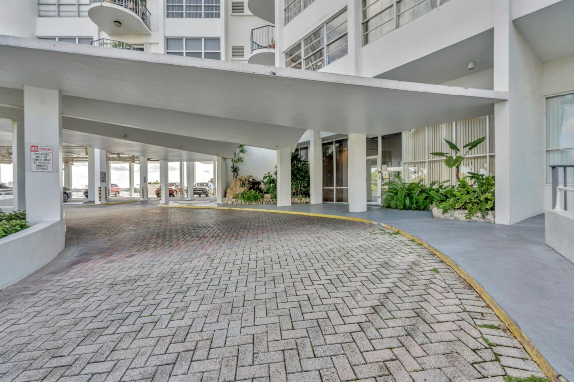 11930 N Bayshore #404, North Miami FL 33181