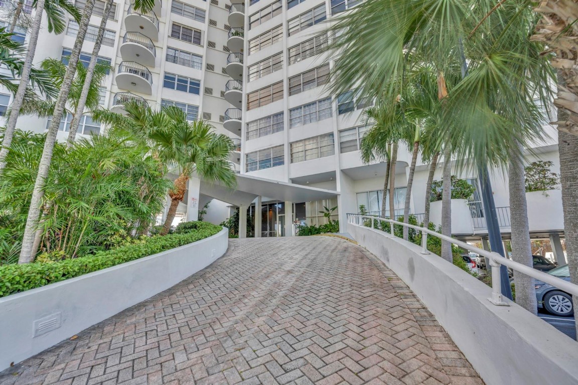 11930 N Bayshore #404, North Miami FL 33181