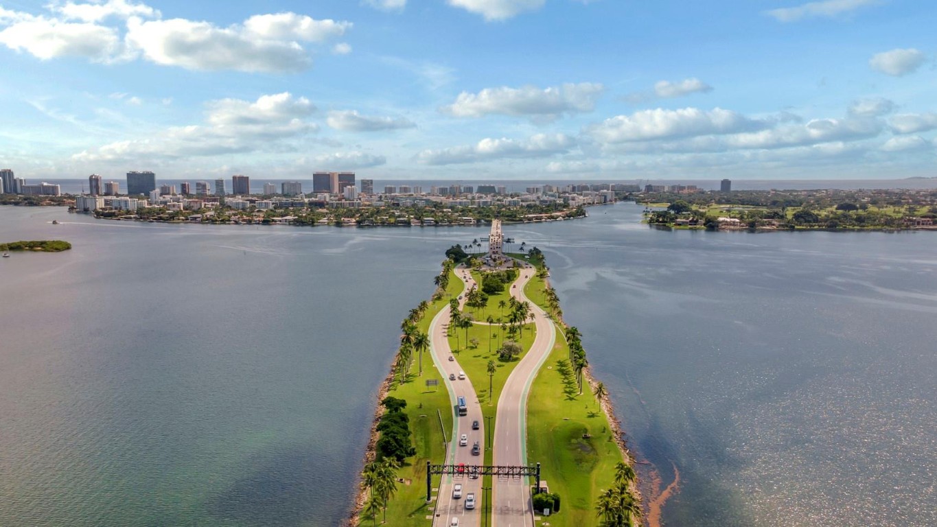 11930 N Bayshore #404, North Miami FL 33181