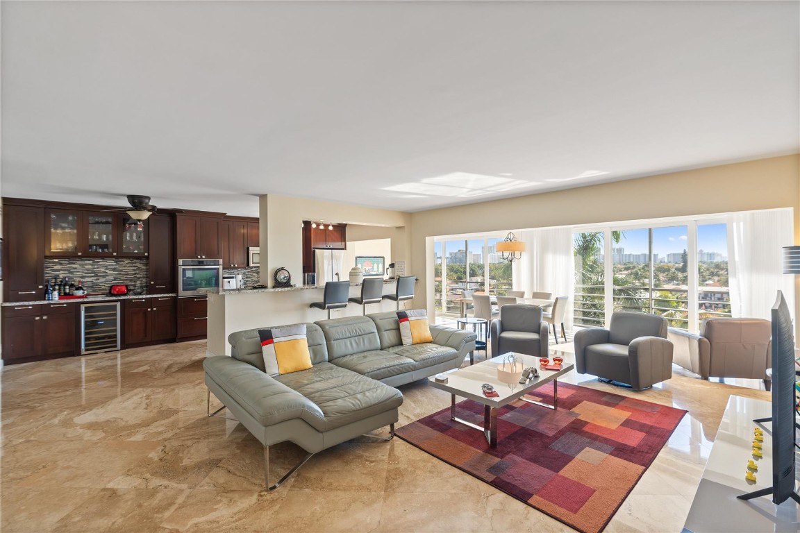 3050 NE 47th #606, Fort Lauderdale FL 33308