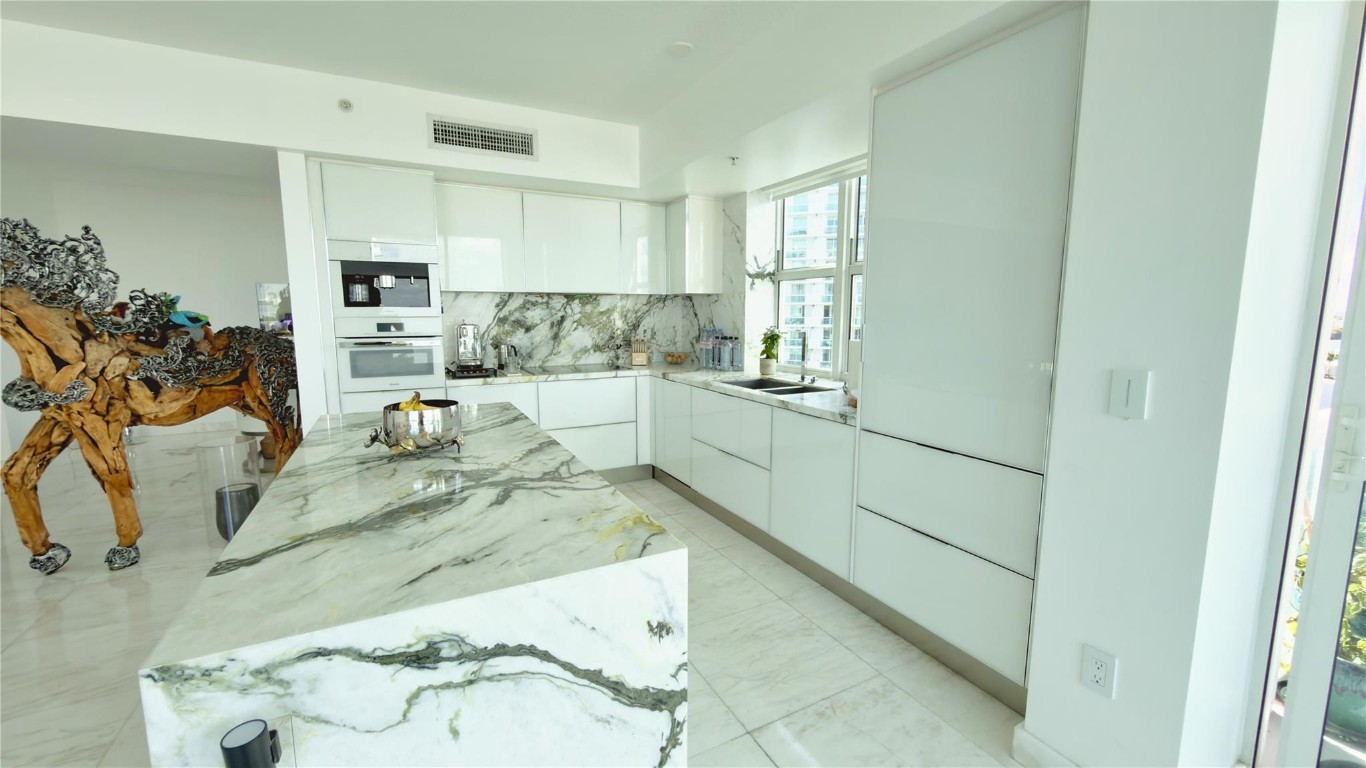 7910 Harbor Island #805, North Bay Village FL 33141