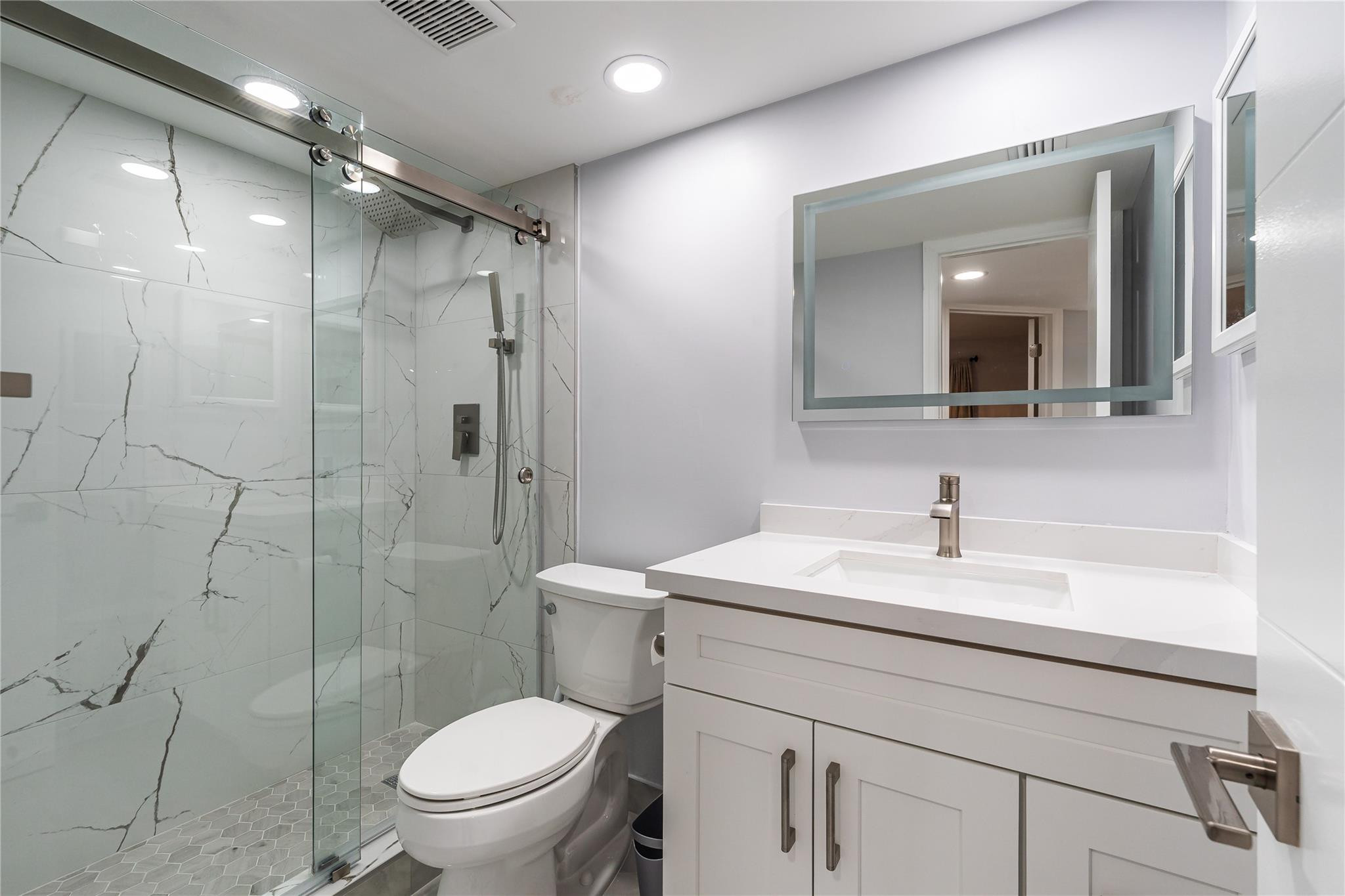 9523 S Hollybrook Lake #102, Pembroke Pines FL 33025