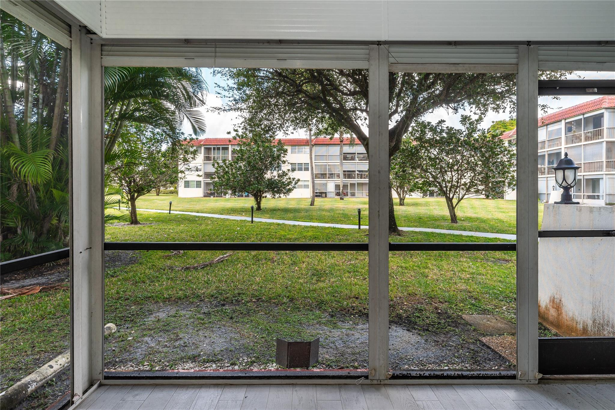 9523 S Hollybrook Lake #102, Pembroke Pines FL 33025