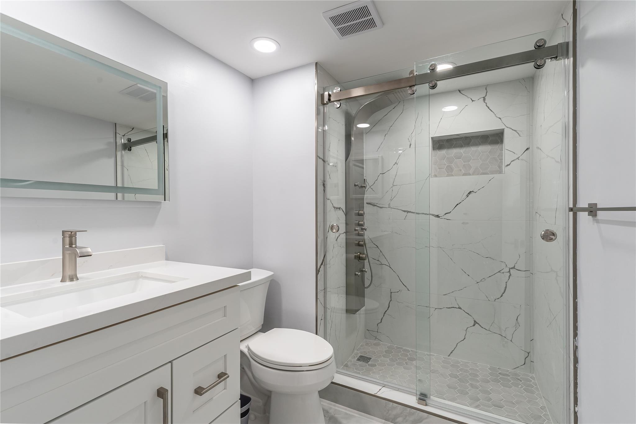 9523 S Hollybrook Lake #102, Pembroke Pines FL 33025
