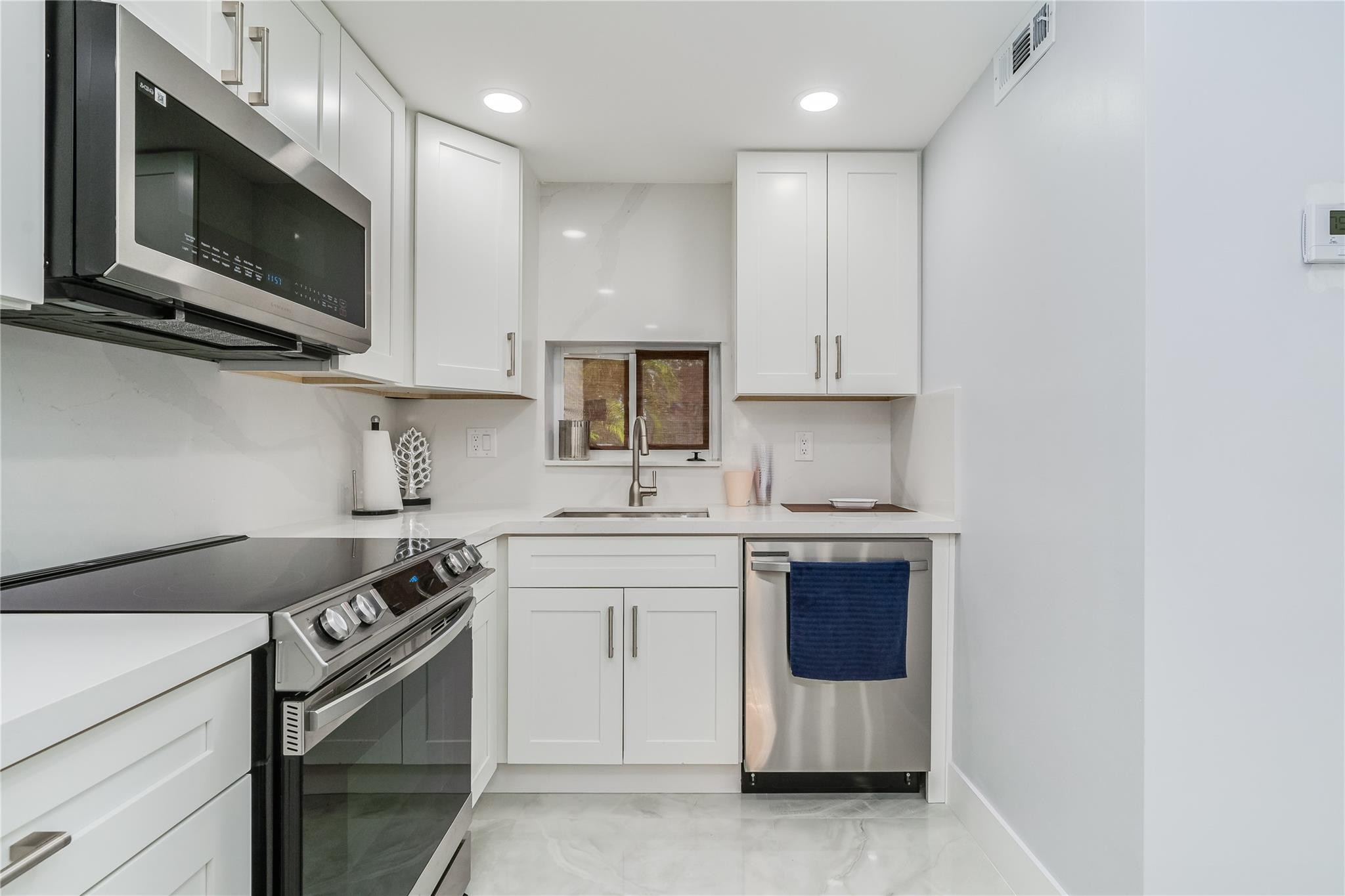 9523 S Hollybrook Lake #102, Pembroke Pines FL 33025