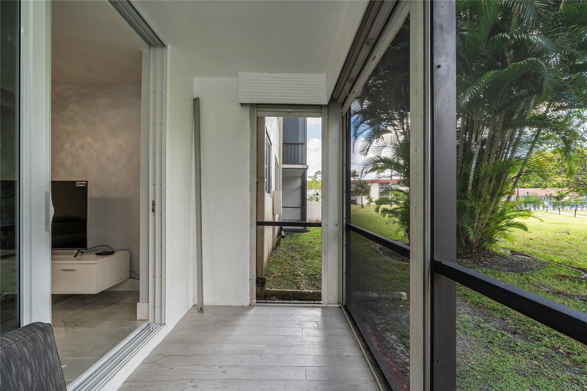 9523 S Hollybrook Lake #102, Pembroke Pines FL 33025