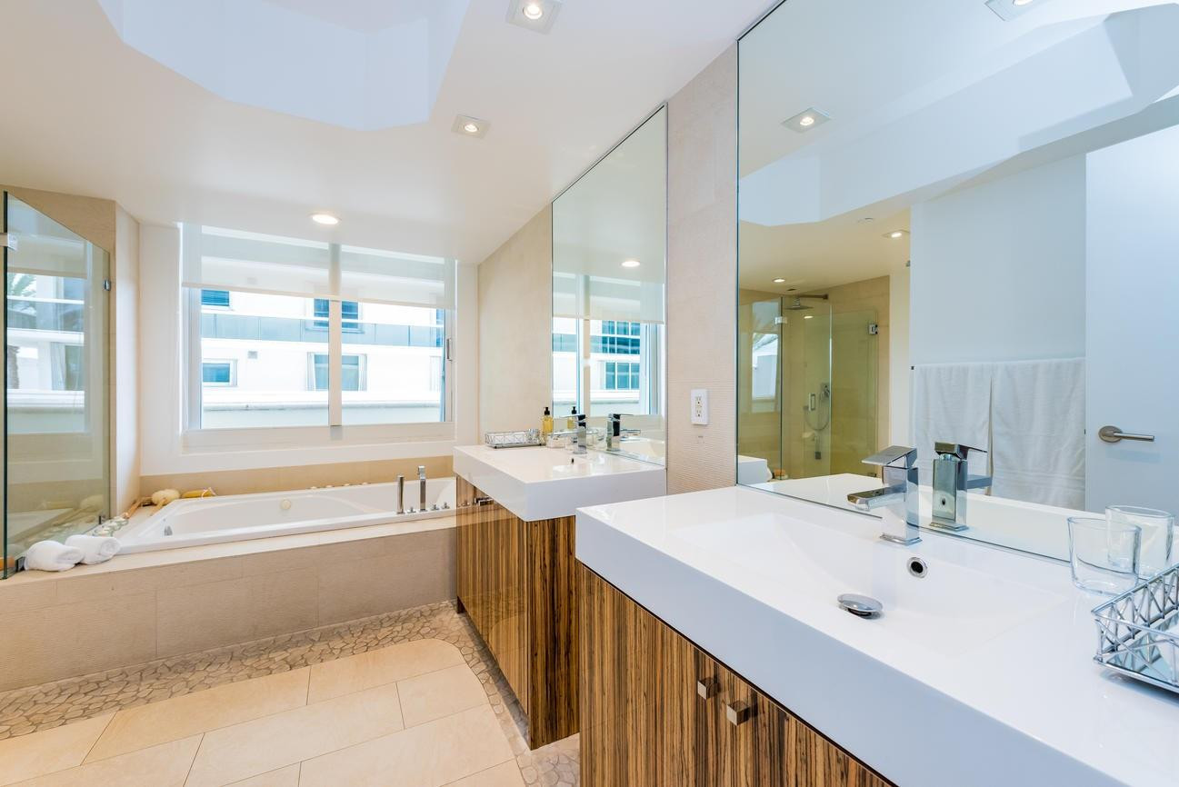 9595 Collins #N2e, Surfside FL 33154