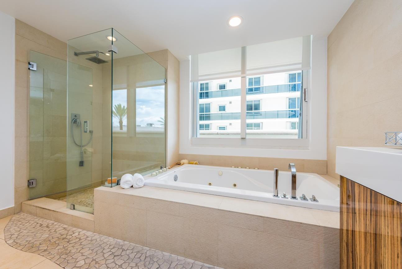9595 Collins #N2e, Surfside FL 33154