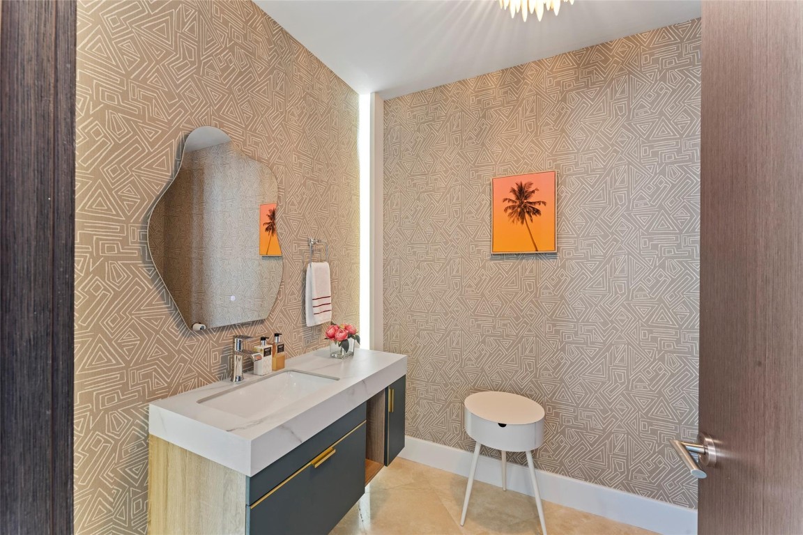 5959 Collins #1201, Miami Beach FL 33140