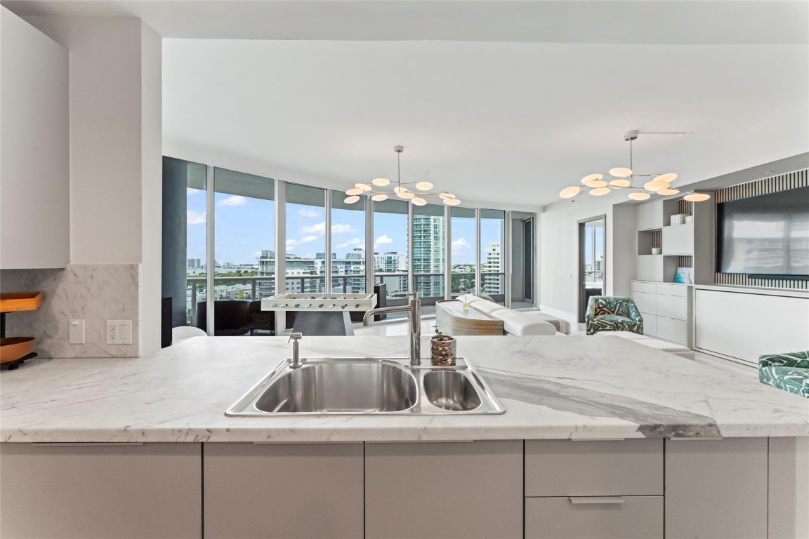 5959 Collins #1201, Miami Beach FL 33140