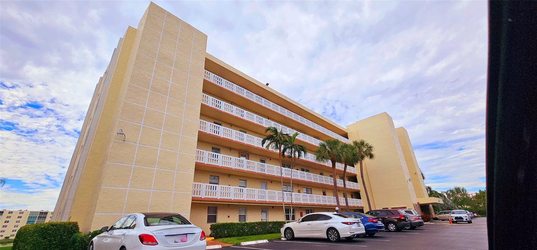 121 SE 3rd #106, Dania Beach FL 33004