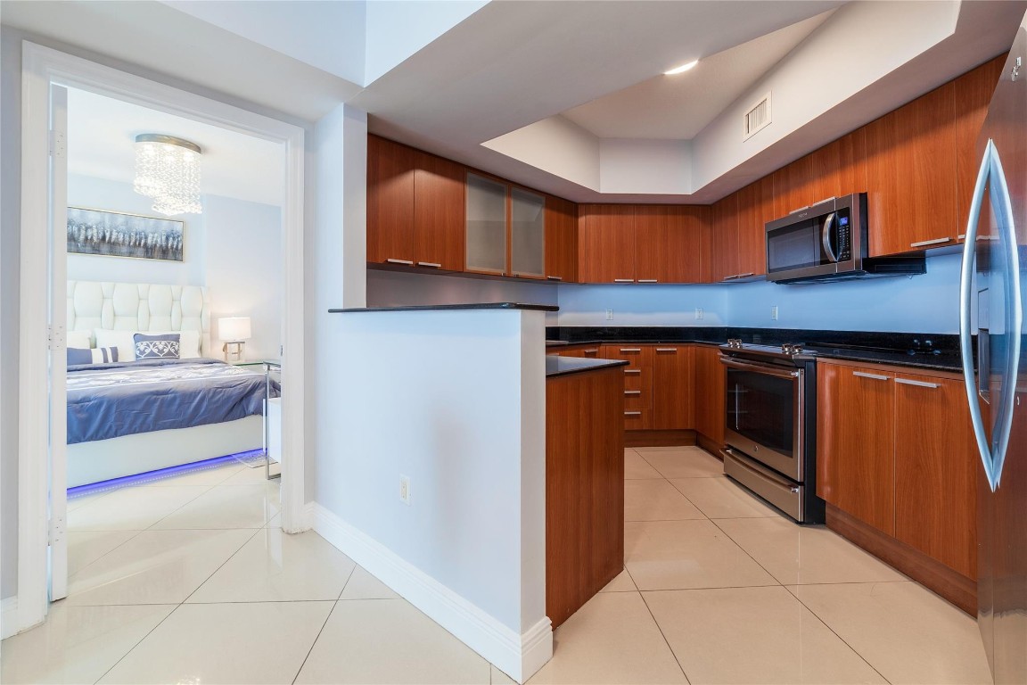 16699 Collins #4201, Sunny Isles Beach FL 33160
