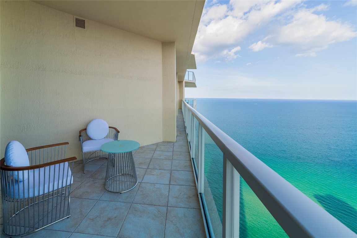 16699 Collins #4201, Sunny Isles Beach FL 33160