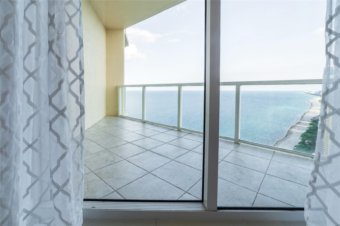 16699 Collins #4201, Sunny Isles Beach FL 33160